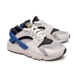 Zapatilla Nike Air Huarache "Social FC"